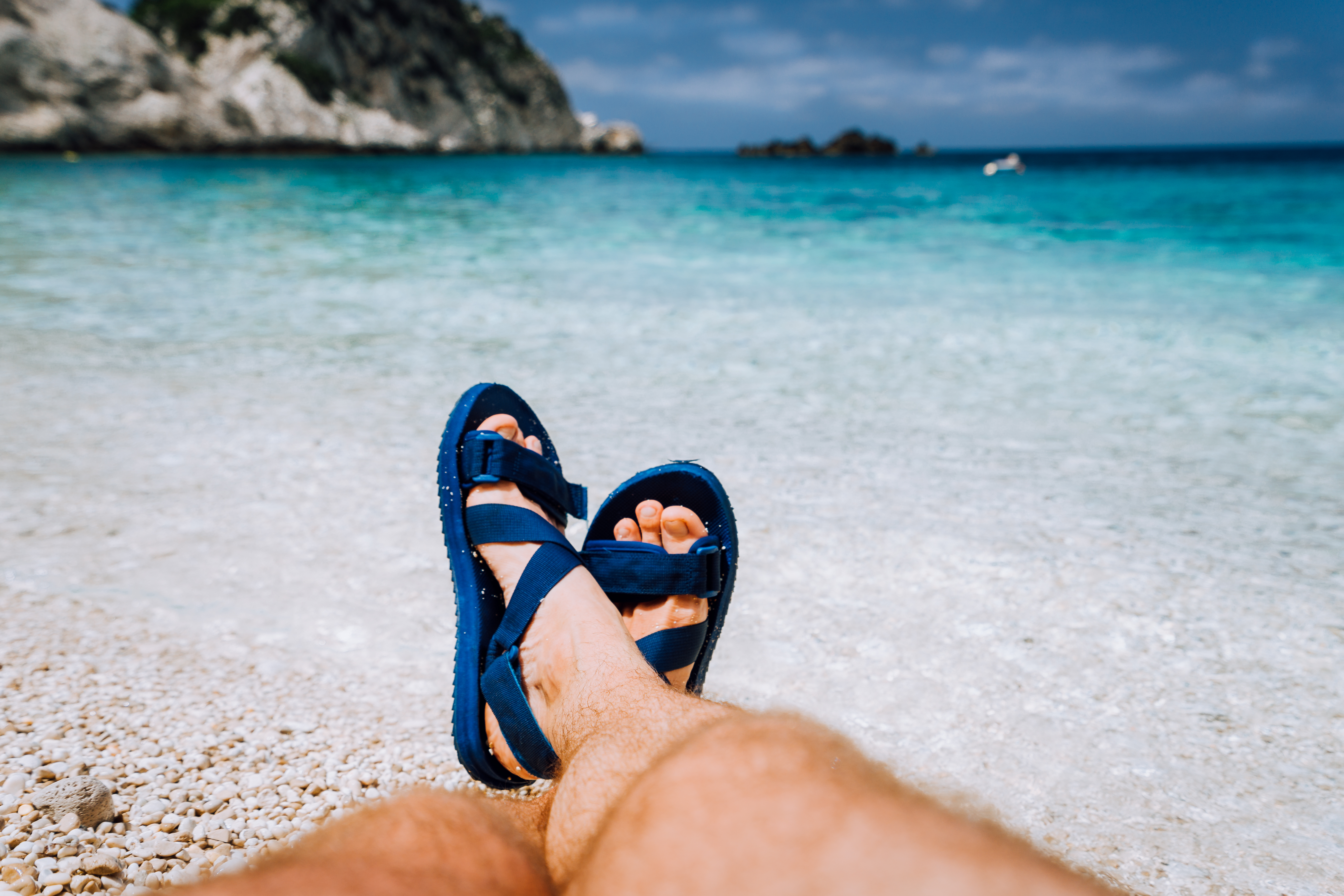 Los mejores estilos de zapatos y sandalias de playa para este verano - La  Opinión