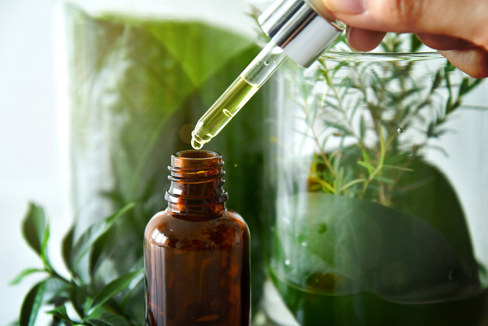 El aceite de tamanu, previene los hongos, le da antioxidantes y mejora la salud de la piel.