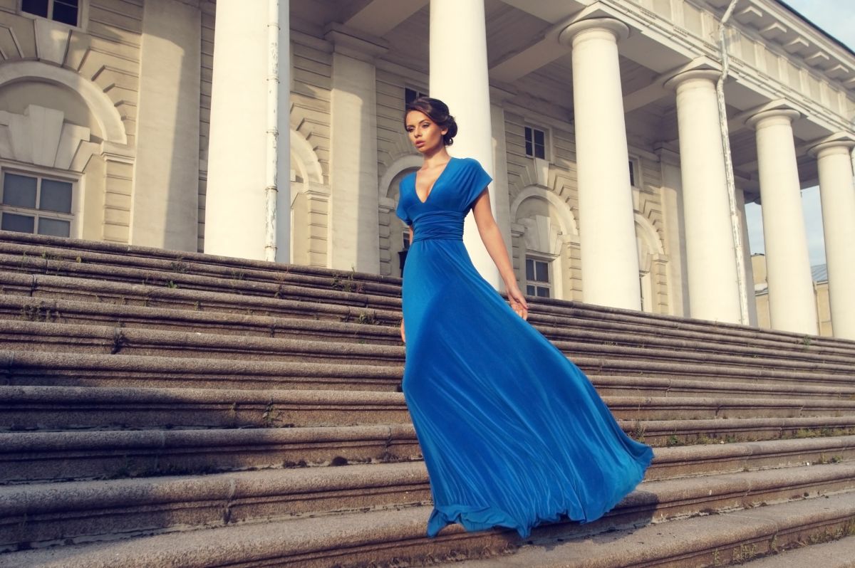 5 modelos de zapatos que combinan con un vestido azul - La Opinión 5 modelos de zapatos que combinan con un vestido azul - La Opinión