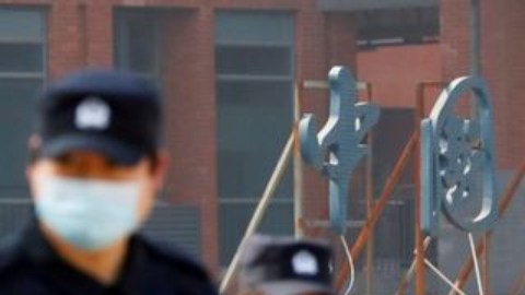 China rechaza cualquier vínculo entre la pandemia y el Instituto de Virología de Wuhan.