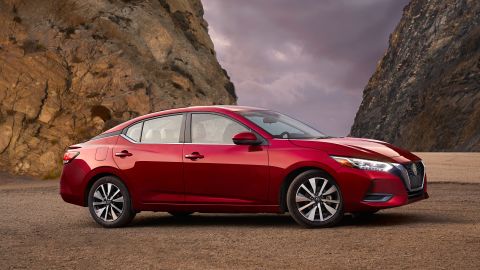 Foto lateral del Nissan Sentra 2021