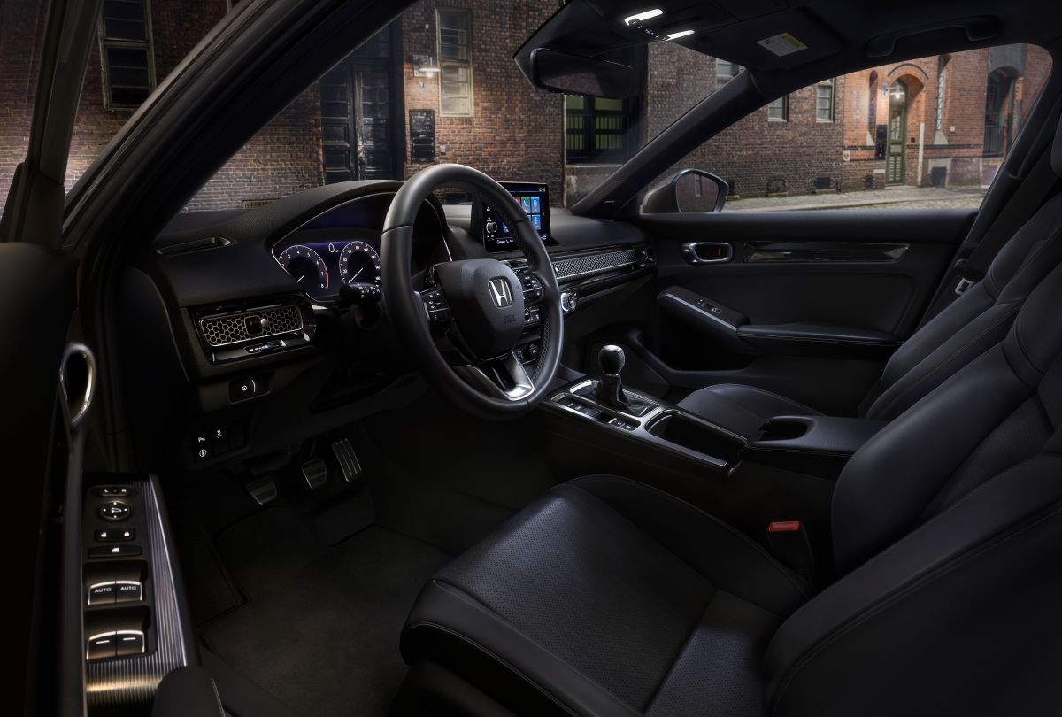 Foto del interior de la cabina del Honda Civic Hatchback 2022