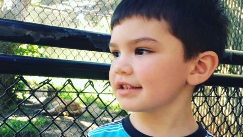 Aiden Leos, de 6 años, víctima de la violencia de armas.