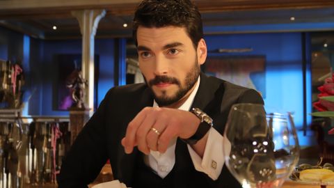 Akin Akinözü es Miran Aslanbey en 'Hercai: Amor y Venganza'