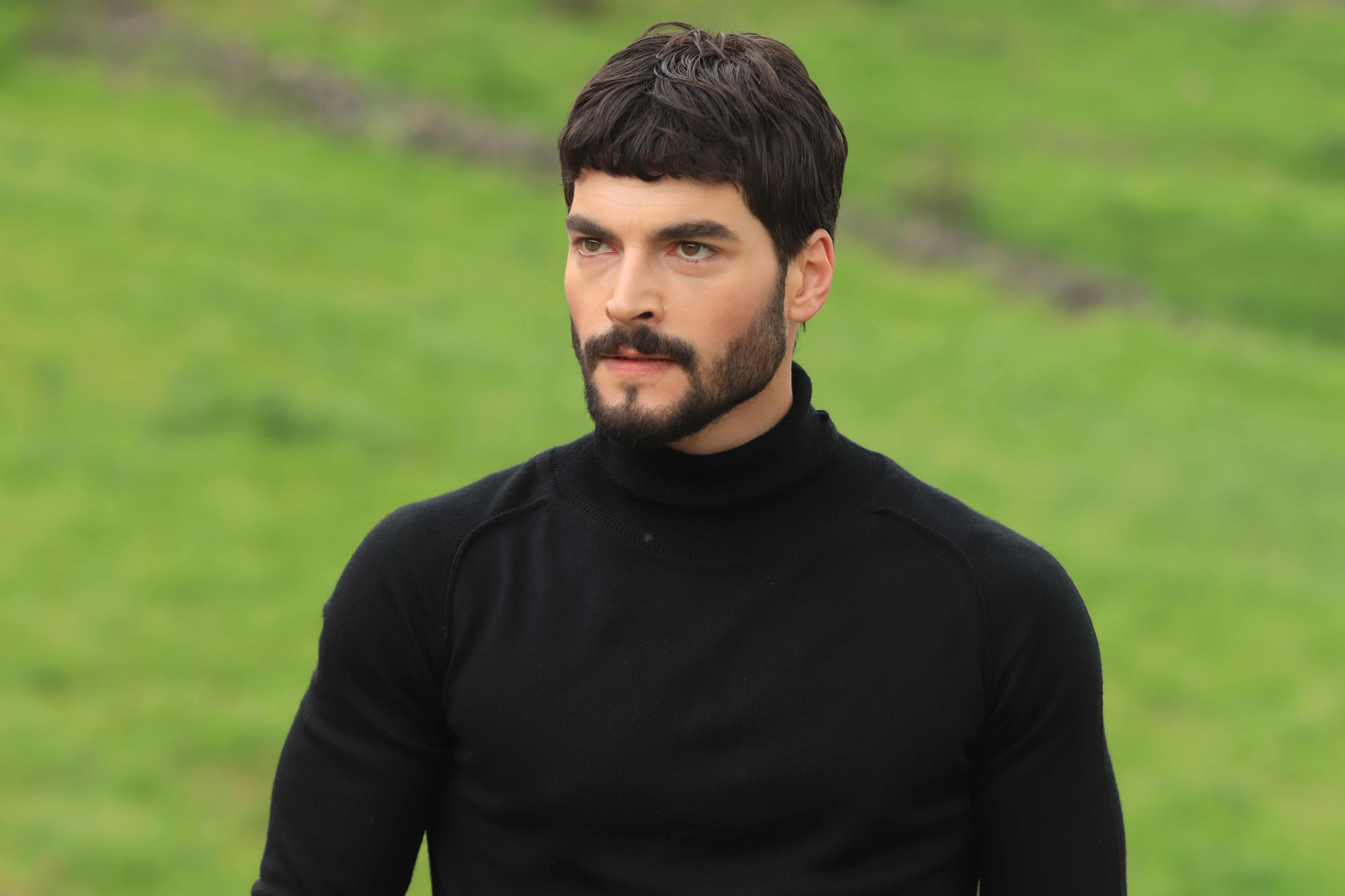 'Hercai: Amor Y Venganza': Conoce A Akin Akinözü, El Nuevo Galán Turco ...