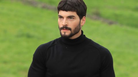 Akin Akinözü es Miran Aslanbey en 'Hercai: Amor y Venganza'