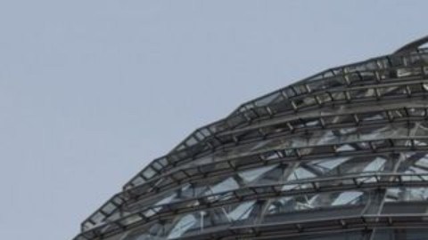 La ley establece que las personas despojadas de su ciudadanía por motivos políticos, raciales o religiosos pueden recuperarla.