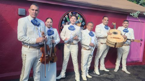 Alex Cisneros (i) y su mariachi Nuevo Guadalajara. (Suministrada)