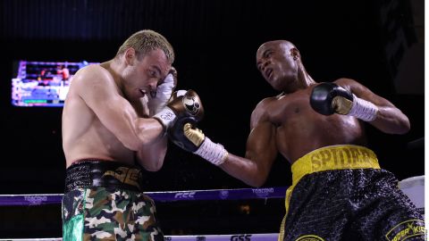 Chávez Jr. fue superado claramente por el brasileño Anderson Silva.