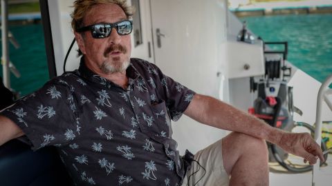 John McAfee en su yate en la Marina Hemingway de La Habana, el 26 de junio de 2019.