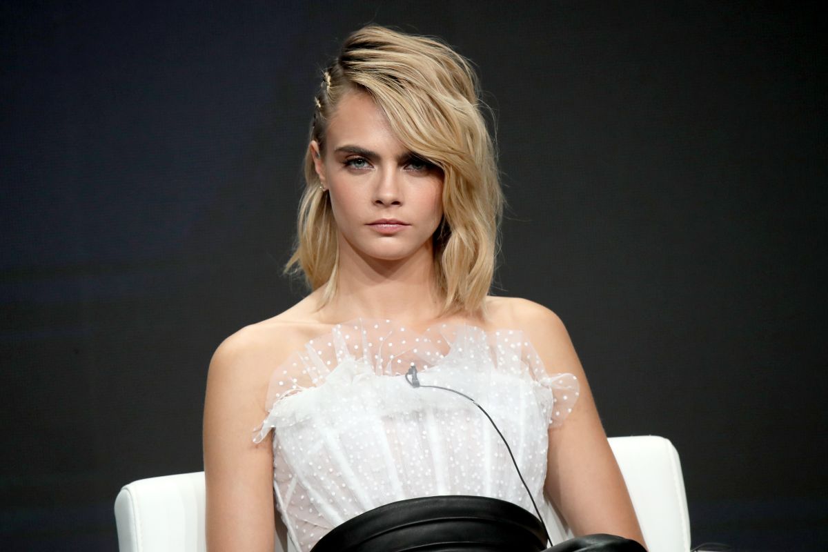 Cara Delevingne presume su mansión con piscina de pelotas y túnel en forma de vagina