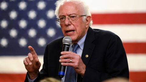 El senador Bernie Sanders podría ser estar frente a un conflicto de intereses que involucra a su trabajo como funcionario y a su familia.