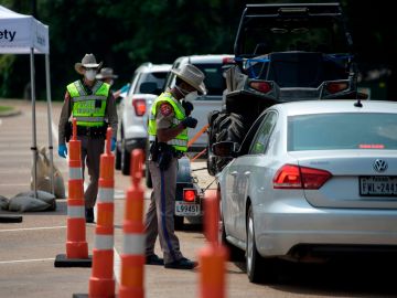 El Gobierno de Texas renueva su vigilancia contra indocumentados.