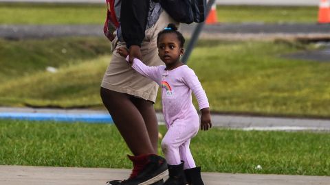 IRS envía cartas a las familias que recibirán el crédito tributario por hijo-GettyImages-12289669721.jpg