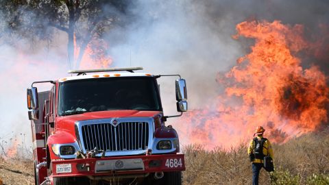 Los bomberos solo han podido contener el fuego de "Dixie" en un 15%.