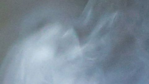 Fumar no solo es dañio para la persona que practica este hábito sino también para quienes están a su alrededor. / foto: Getty.