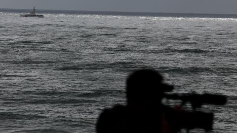 Numerosos guardacostas buscaron al hombre de California en el mar por más de 24 horas.