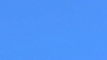 Autopista 15 de Los Ángeles a Las Vegas presenta una enorme cantidad de vehículos militares