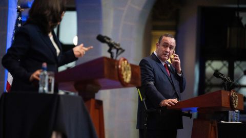 La vicepresidenta Kamala Harris y el presidente de Guatemala, Alejandro Giammattei.