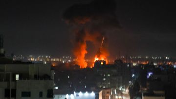 Fuentes del ejército israelí dijeron que bombardearon objetivos del grupo militante Hamás en Gaza.