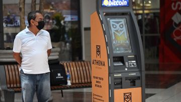 Ya hay cajeros automáticos de bitcoins en El Salvador.