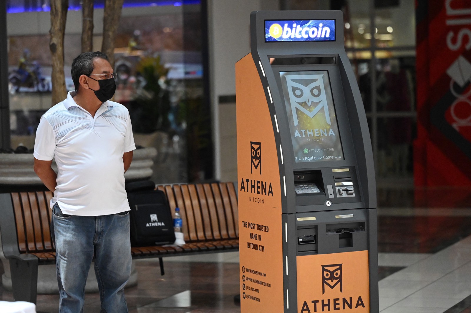 Cajeros automáticos de bitcoins en El Salvador: Athena Bitcoin, empresa de  capitales estadounidenses, empezó la instalación este jueves - La Opinión
