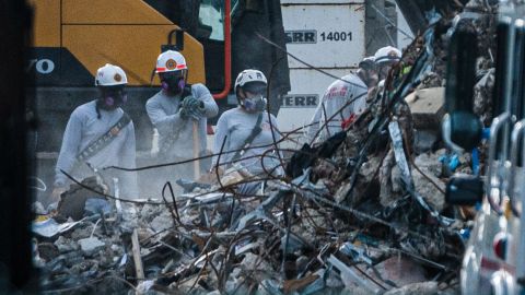 Aumenta a 16 número de muertos en Miami y rescatistas encuentran otros “restos humanos”