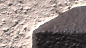 Un agente de la prisión de San Quentin usa una mascarilla durante la crisis de salud. / foto: getty.