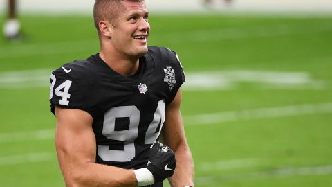 La casaca de Carl Nassib, de los Raiders de las Vegas, es el artículo más vendido de la NFL-GettyImages-1285835224.jpeg