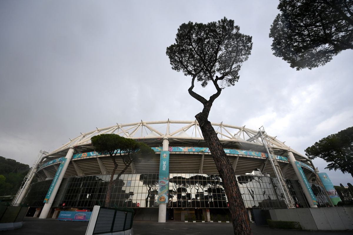 Ni la policía ni la UEFA han dado detalles de lo ocurrido.