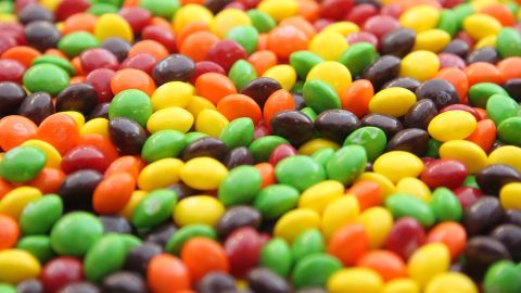 Skittles lanzará un nuevo packaging alusivo al Mes del Orgullo-GettyImages-136143233.jpeg