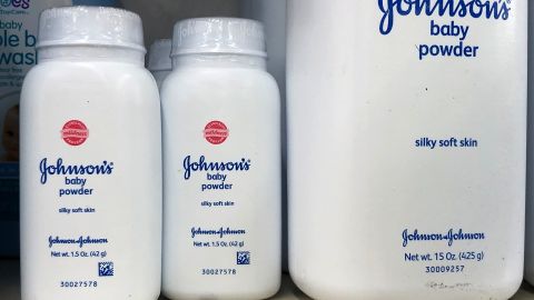 Johnson & Johnson pierde caso de acusaciones por cáncer y deberá pagar indemnizaciones.