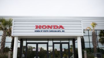Foto de la entrada de una planta de Honda en Estados Unidos