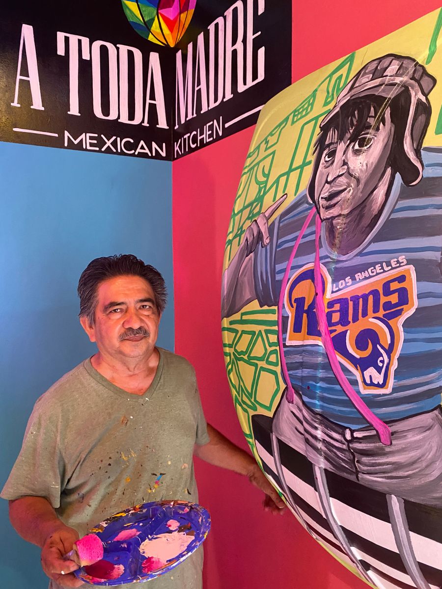 Latino deja su arte en restaurantes de Los Ángeles