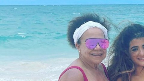 Carolina Sandoval con su familia en Hawaii