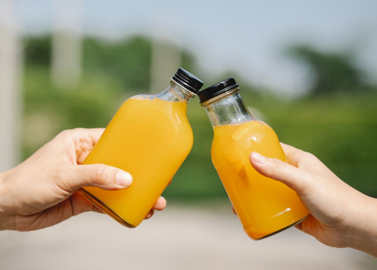 Los jugos de fruta son una bebida azucarada que los nutricionistas recomiendan limitar.