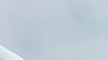 El concejal Kevin de León  puso la primera piedra de la villa de casitas para los desamparados. (Araceli Martínez/La Opinión)