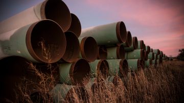 Miles de tubos sin usar del oleoducto Keystone XL en Gascoyne, North Dakota.