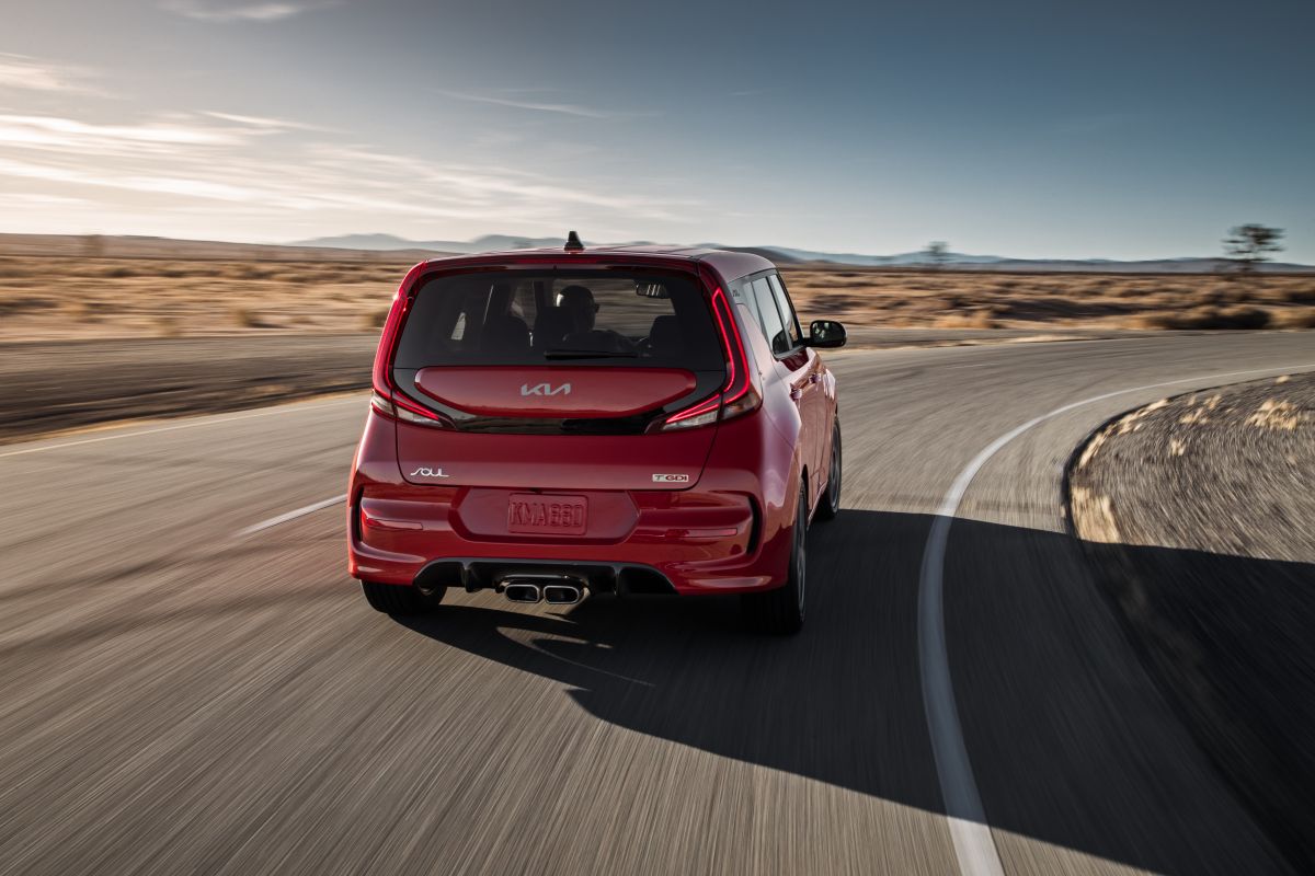 Foto trasera del nuevo Kia Soul 2022