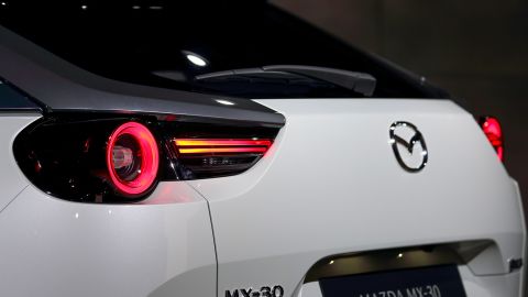 Foto de la parte trasera del Mazda MX-30