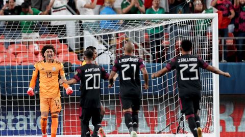 Memo Ochoa fue figura ante Costa Rica en la tanda de penales.