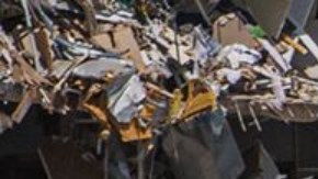 Imágenes de cámaras mostraron que el edificio cayó por etapas.