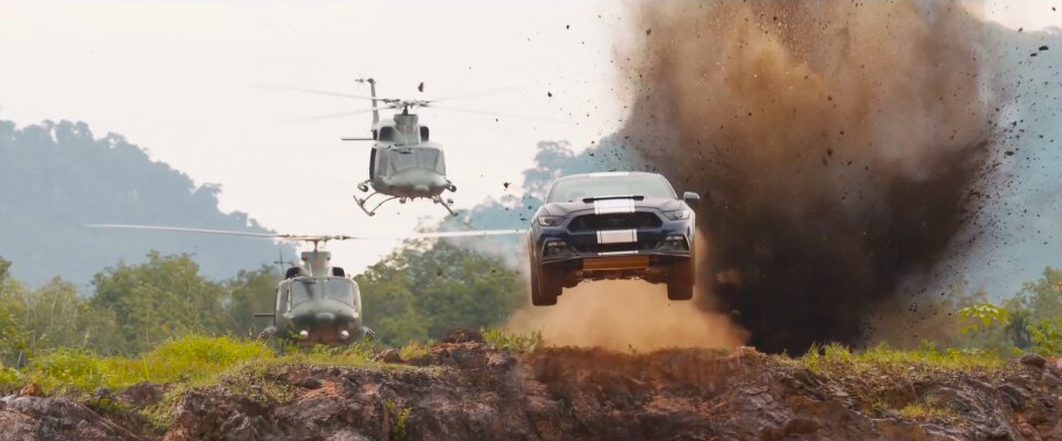 Foto de una escena de acción con el Ford Mustang de Fast & Furious 9