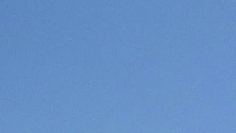 Letreros advierten que no es conveniente caminar después de las 10 a.m. por la ola de calor en el Valle de la Muerte.