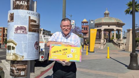 Bernardo Peinado es el creador del juego de mesa Dicho al Hecho. (Jacqueline García/La Opinión)