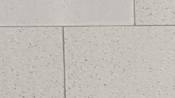 Carlos Barrera (centro) con otros ex empleados del hotel Chateau Marmont. (Jacqueline García/La Opinión)