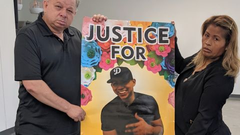 Cristobal y Elisa Guardado aún esperan justicia para su hijo Andrés Guardado. (Jacqueline García/La Opinión)