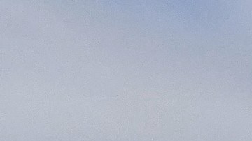 René "Bones" y Amanda en una casa de campaña en Venice. (Jacqueline García/La Opinión)