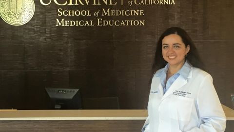 Axana Rodríguez-Torres se graduó de doctora de la Facultad de Medicina de UCI. (Suministrada)