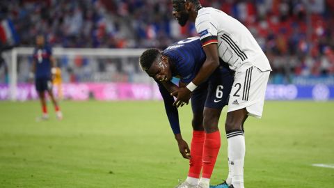 Rudiger le dio un mordisco a Pogba